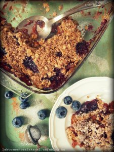 Áfonyás-barackos Crumble